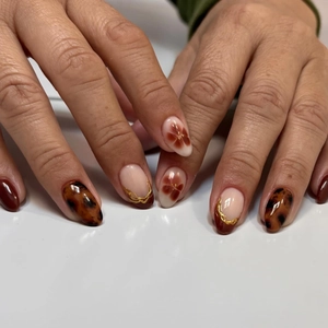 Almond Press On Nails Resin Tortoiseshell Amber Floral French Gold Curve Elegant Vintage Artificial Fingernails Women