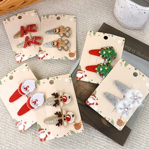 Details von Weihnachts-Haarklammern mit gesticktem Rentier und Weihnachtsmann-Motiv