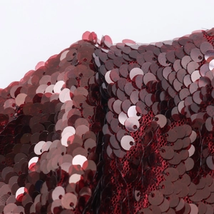 Elegante abito bordeaux con paillettes scollo a V e dettaglio fiocco per serate di gala