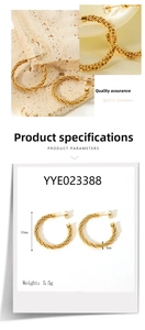 Detail view of 30mm golden woven C-shaped earrings with size and weight measurements