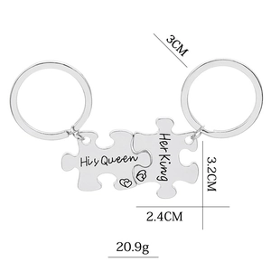 Puzzel sleutelhangers voor koppels met Her King His Queen gravure en hartjes