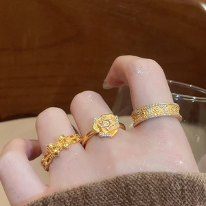 Detailed close-up of 24K gold plated flower ring set with micro-inlaid cubic zirconia