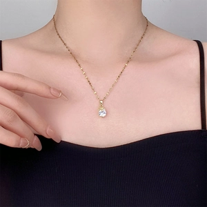 Collier minimaliste en or pour femme avec pendentif étoile de mer en zircone