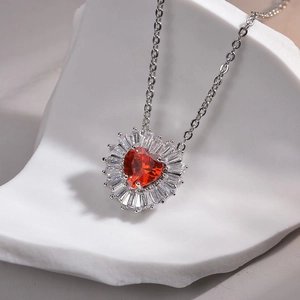 Heart Pendant Necklace Sparkling 3A Zircon Inlaid Copper Metal Elegant Fashion Jewelry For Women Trendy Gift