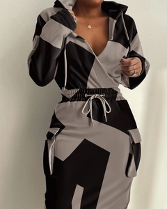 Set donna 2 pezzi con stampa geometrica grigia, felpa con cappuccio a V e gonna