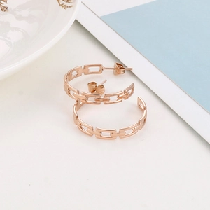 Detailed close-up of rose gold hollow chain link hoop earrings in a minimalist C-shape design