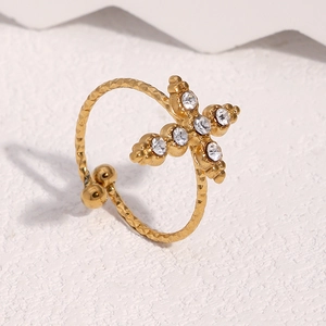 Bague ouverte en acier inoxydable doré 18 carats avec texture martelée et zircons