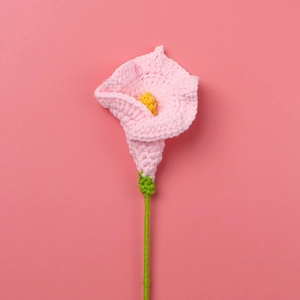 Fleur de lys calla rose crochetée à la main avec étamine jaune pour la maison