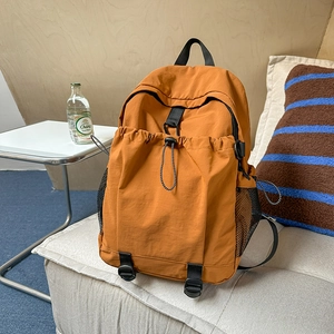 Orangefarbener Multifunktionsrucksack aus Nylon mit Kordelzugfach und seitlichen Netztaschen