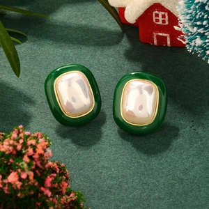 Elegant green square earrings with white pearls in festive Christmas styling