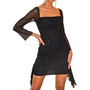 Robe de soirée noire à paillettes avec col carré, manches en maille et ourlet asymétrique