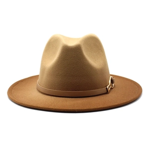 Klassischer Fedora-Hut aus Wolle in Camel mit Farbverlauf und stylischer goldener Schnalle