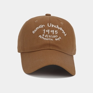 Berretto da baseball in cotone marrone con ricamo bianco vintage in vista frontale centrale