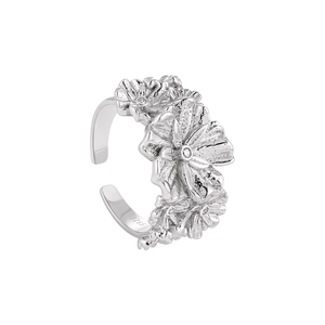 Elegant S925 sterling silver floral ring with sparkling diamonds and textured finish