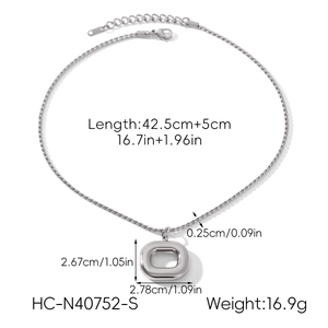 Tableau des tailles détaillé pour collier en acier avec pendentif rond et mesures