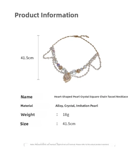 Vue détaillée du collier coeur avec perles et cristaux incluant l'indication de 41,5cm