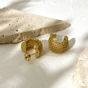 Detail of 18k gold plated stainless steel C-hoop earrings with mesh texture finish