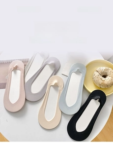 Five pairs of thin ice silk no-show socks in mixed colors with anti-slip silicone grip