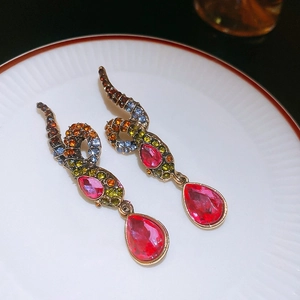 Vintage Schlangen-Ohrstecker mit bunten Strasssteinen und rosa Wassertropfen-Edelsteinen