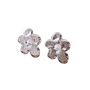 Minimalist silver flower stud earrings with irregular hammered texture and white pearl center