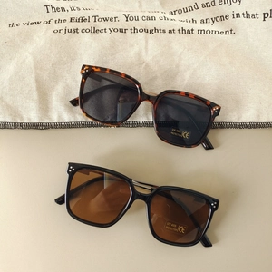 Kids vintage oversized sunglasses in tortoiseshell and black with UV400 protection lens