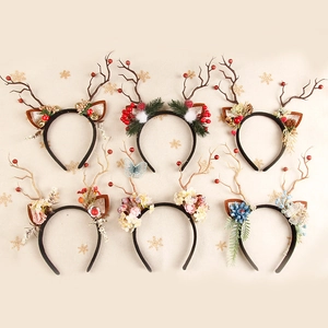 Divers serre-têtes bois de renne de Noël avec fleurs décoratives et baies colorées