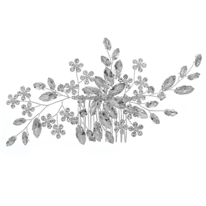 Peineta de novia plateada con flores hechas a mano, cristales y perlas blancas elegantes