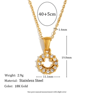 Collier en acier inoxydable plaqué or 18 carats avec pendentif smiley serti de zircon