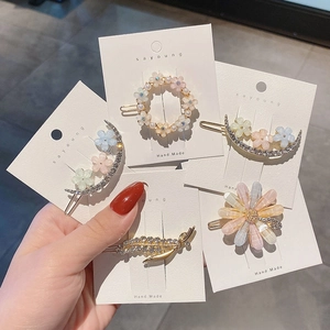 Close-up of a 5-piece floral hair clip set with crystals, pearls and gold alloy base