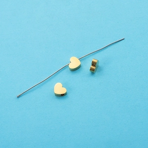 Trois perles intercalaires dorées en forme de cœur en acier pour bijoux DIY