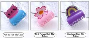 Dettaglio di fermagli per capelli da 4,5 cm in resina glitterata con gatto e fiori