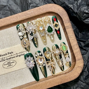 Unghie Finte Fatte A Mano Verde Smeraldo Strass Zircone Lusso Stiletto Lunghe Unghie Artificiali Gioielli