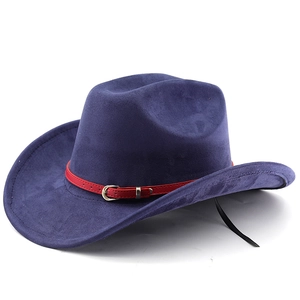 Nahaufnahme von dunkelblauem Wildleder-Fedora mit rotem Lederband und Gold-Schnalle