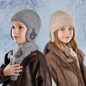 Berretto e Sciarpa in Maglia di Acrilico Caldi per Bambini Orso Cartone Animato con Paraorecchie per Ragazzi Ragazze Casual