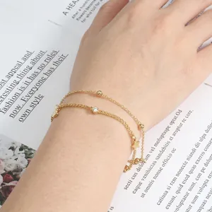 Elegante bracciale a doppio strato in acciaio dorato con ciondolo a stella e zircone