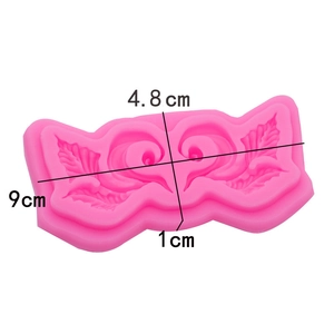 Pink silicone fondant mold with rose patterns for chocolate baking decoration, 9x4.8cm