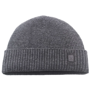 Bonnet en maille côtelée gris foncé avec revers chaud et écusson de cerf