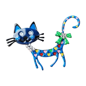 Broche chat émaillé bleu foncé avec des cœurs colorés et des strass étincelants