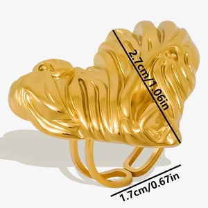Detailed size specifications for heart-shaped gold ring with textured wrinkled surface