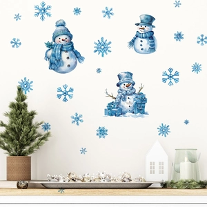 Gros plan de stickers muraux bonhomme de neige aquarelle dans un décor d'hiver doux