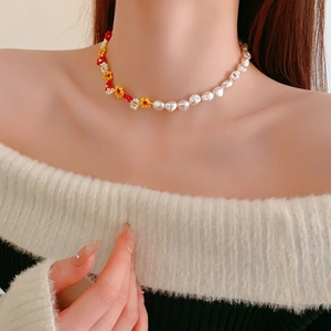 Beaded flower and baroque pearl necklace with gold-plated accents for women
