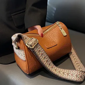 Vintage PU Leder Zylinder Umhängetasche Kleine Kissentasche Mit Breitem Gewebtem Riemen Litschi Muster Für Damen