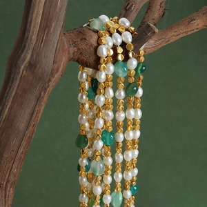 Elegant multi-layer necklace with green agate, freshwater pearls, and golden metal beads