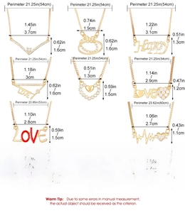 Detailed grid showing golden necklaces dimensions and heart-shaped pendant charms