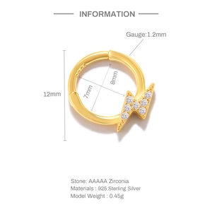 Detail van 925 sterling zilveren bliksem oorbel met S925 merk en 1,2mm dikte
