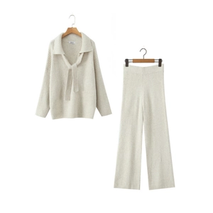 Damen Strick-Zweiteiler in Creme mit Revers-Bindepullover und weit geschnittener Hose