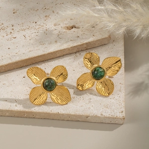 Boucles d'oreilles trèfle en acier inoxydable plaqué or 18 carats avec pierre verte