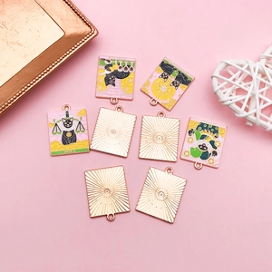 Schwarze Katze Tarot-Anhänger aus bunter Emaille und Goldlegierung für DIY-Schmuck