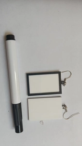 Pendientes acrílicos rectangulares DIY con borde negro y rotulador de referencia