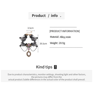 Detaillierte Ansicht des Gothic-Spitzen-Chokers mit lila Harzstein und Perlenanhänger-Maßen
